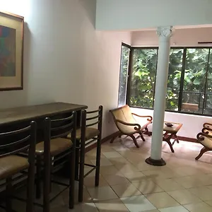 apartamento-cerca-a-estacion-metro-estadio-050031.colombiamedellinhotels.com/