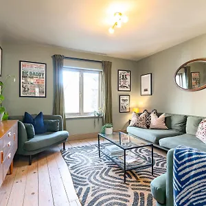 Stylish Seaside With King Beds And Parking Scarborough